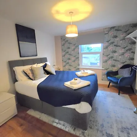 Large Dulwich 3 Bedroom Near Kings College Hospital London