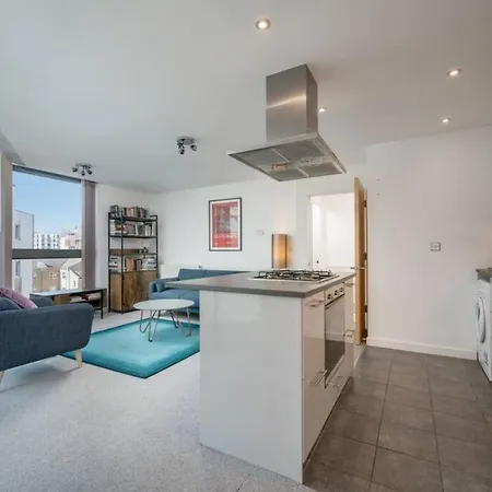 Charming Flat Near Canary Wharf London