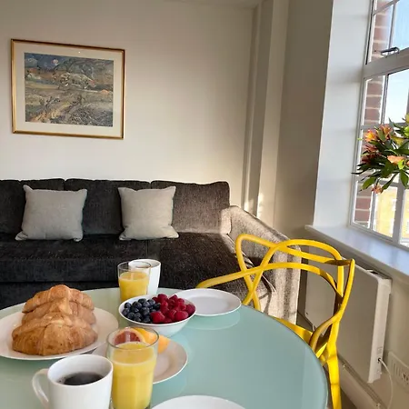 Cozy In Westminster *