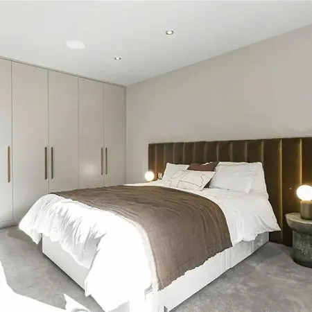 Stunning Shoreditch Penthouse Apartment *