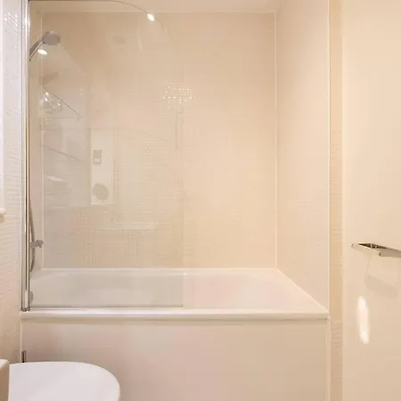 Stunning 2 Bed Ensuite *