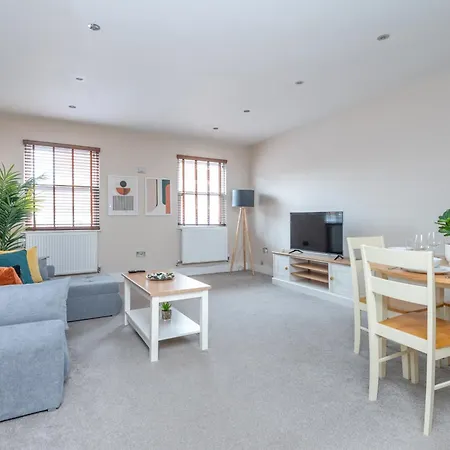 Modern Flat With Balcony Next To Station By Cto Serviced London