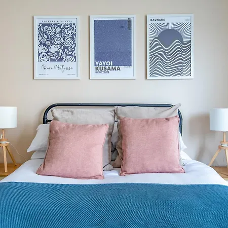 Modern Flat With Balcony Next To Station By Cto Serviced Apartment