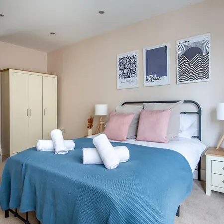 Modern Flat With Balcony Next To Station By Cto Serviced Apartment