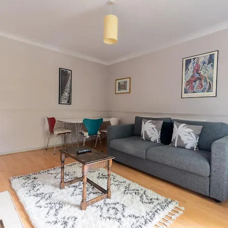 Charming One Bed Abode In East Putney Апартаменты