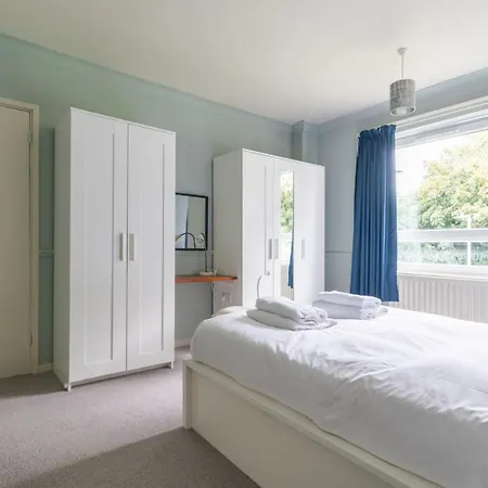 Апартаменты Charming One Bed Abode In East Putney *