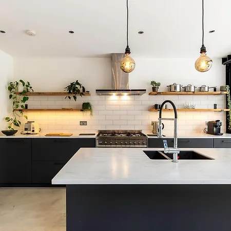 Spacious And Charming Brixton Apartment London