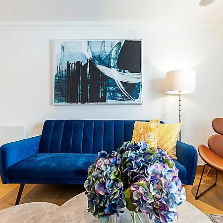 Elegant And Cosy Family In Marylebone