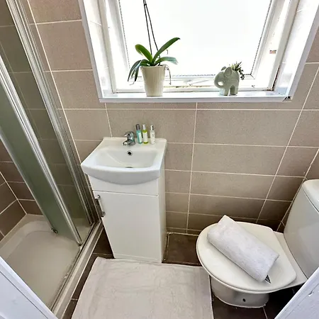 Harrow Road Beautiful Family Apartment