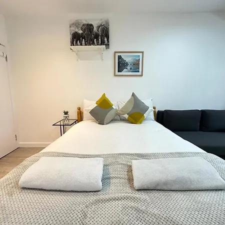 Harrow Road Beautiful Family Apartment *