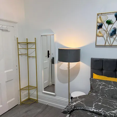 Luxury In Victoria, 7 Minutes Walk To Victoria Station, 6 * London