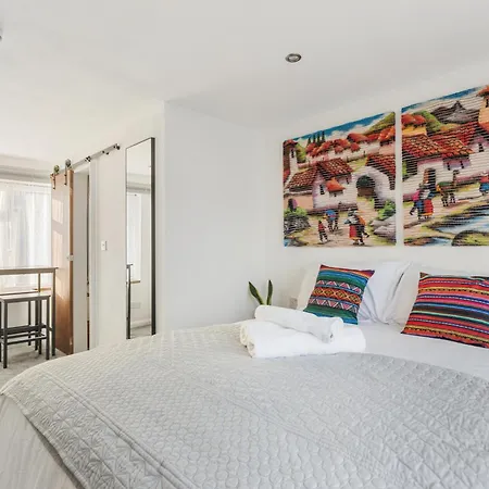 Apartment New Luxurious 4 Bedroom London