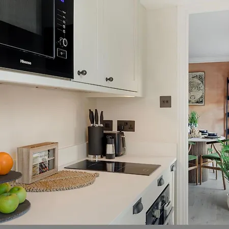 Kings Cross- 2 Bedroom Apartment *