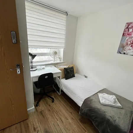 Euston Private Bedrooms 119a 4-7 Homestay London
