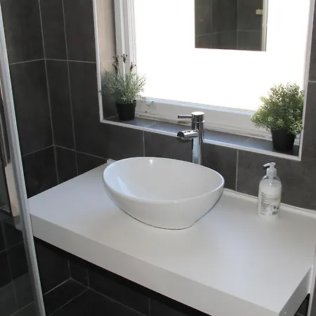 Euston Private Bedrooms 119a 4-7 London