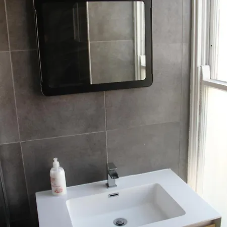 Euston Private Bedrooms 119a 4-7 * London