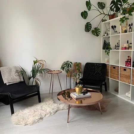 Bright White Flat & Easy Access To London Norwood