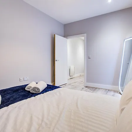 דירה 1 Bedroom Flat - 6 Mins From Heathrow Airport - Flat 14 *