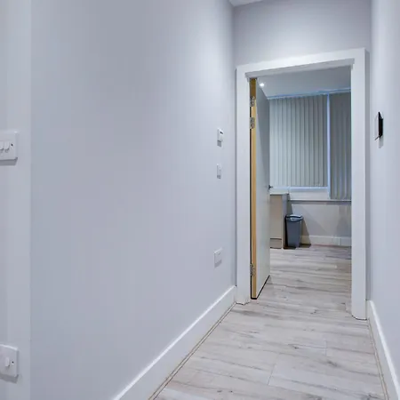 1 Bedroom Flat - 6 Mins From Heathrow Airport - Flat 14
