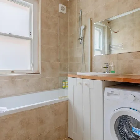 Apartment Spacious 3bd Flat W Garden Near Clapham Common London