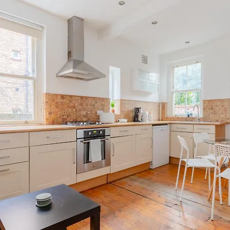 Spacious 3bd Flat W Garden Near Clapham Common * London