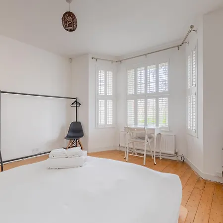Spacious 3bd Flat W Garden Near Clapham Common