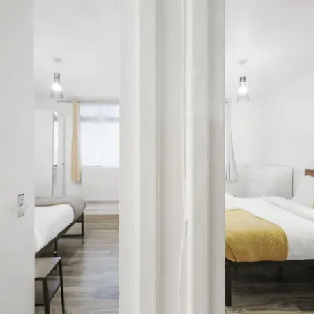 Stylish Two Bedroom London, West Kensington Apartment