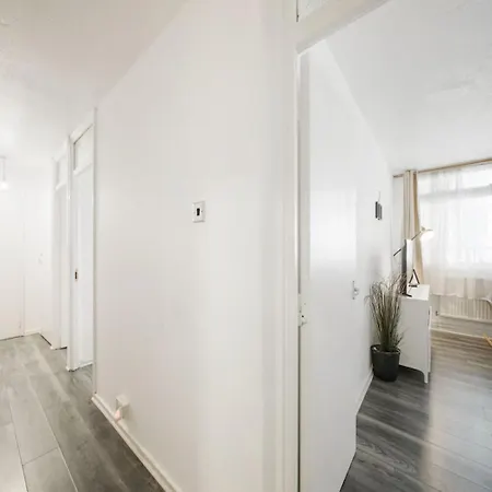 Stylish Two Bedroom London, West Kensington * London