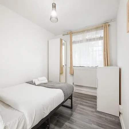 Apartment Stylish Two Bedroom London, West Kensington *
