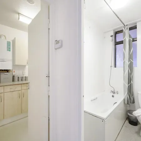 Stylish Two Bedroom London, West Kensington London