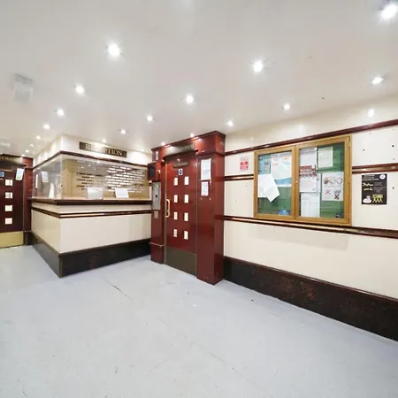 Stylish Two Bedroom London, West Kensington Apartment