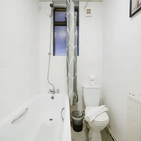 Stylish Two Bedroom London, West Kensington Apartment London