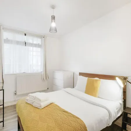 Stylish Two Bedroom London, West Kensington