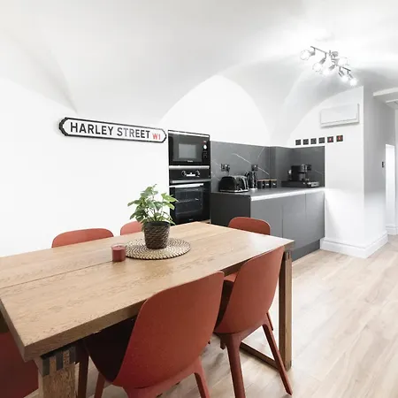 Luxury 2 Bedroom In * London