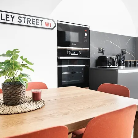 Luxury 2 Bedroom In * London