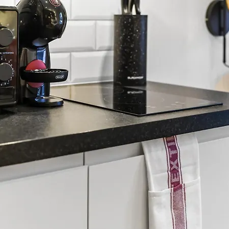 Cute & Compact - Petite With Style! Apartment London