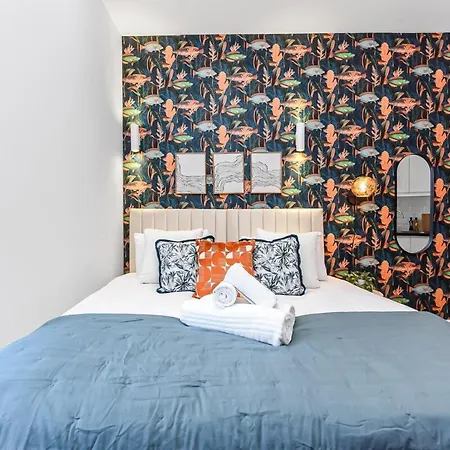 Cute & Compact - Petite With Style! London