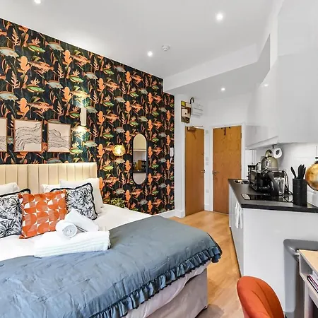 Apartment Cute & Compact - Petite With Style!