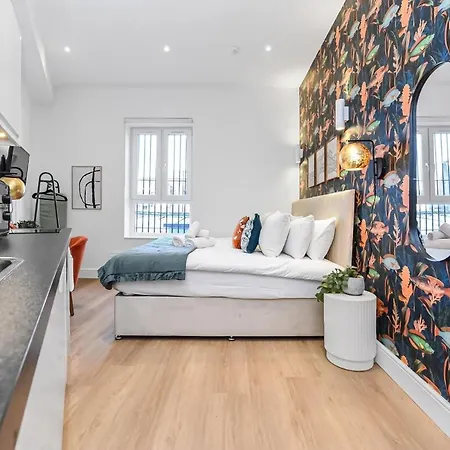 Apartment Cute & Compact - Petite With Style! London