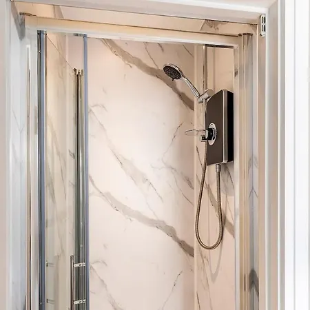 Serenity - Fulham Eve, Sleeps 14