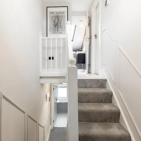 Serenity - Fulham Eve, Sleeps 14
