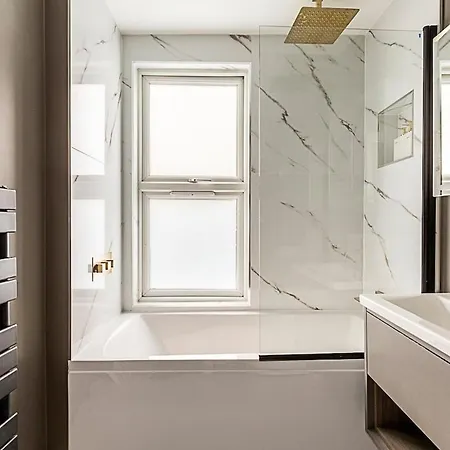Serenity - Fulham Eve, Sleeps 14 *