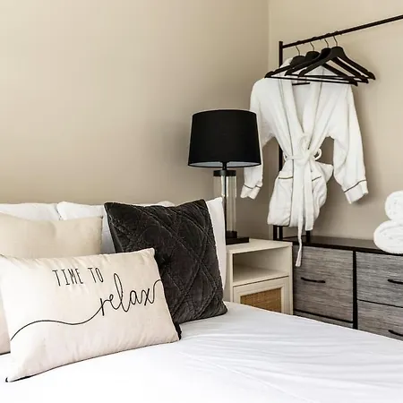 Serenity - Fulham Eve, Sleeps 14