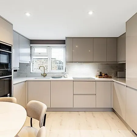 Serenity - Fulham Eve, Sleeps 14 *