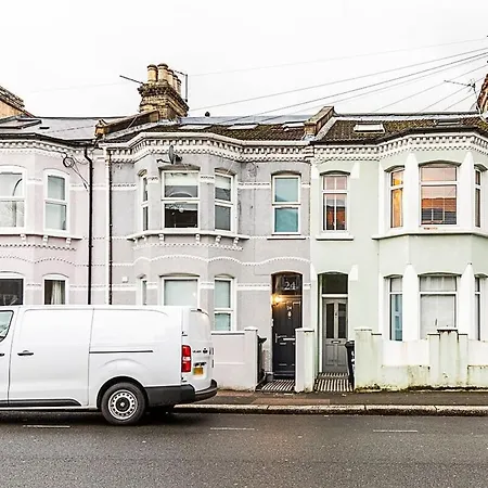 Serenity - Fulham Eve, Sleeps 14 Apartment *