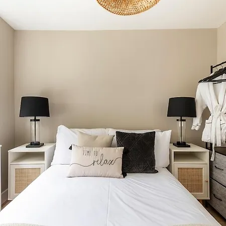 Serenity - Fulham Eve, Sleeps 14