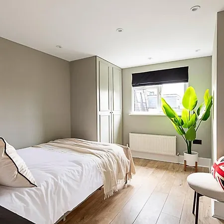 Apartment Serenity - Fulham Eve, Sleeps 14