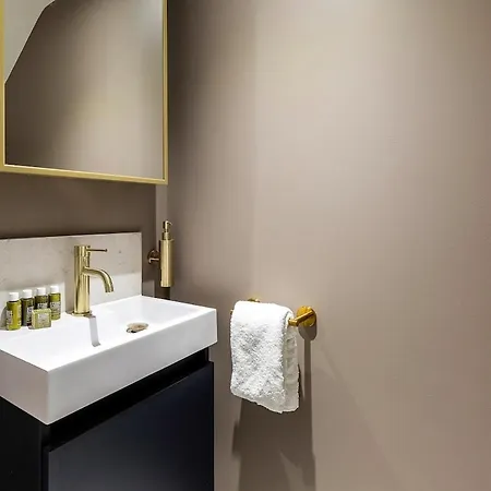 Serenity - Fulham Eve, Sleeps 14 Apartment *