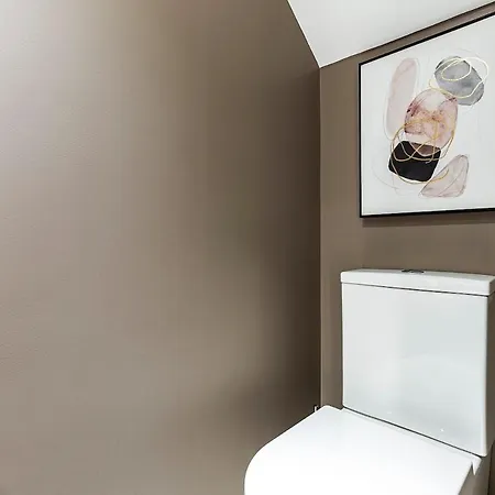 Serenity - Fulham Eve, Sleeps 14 London