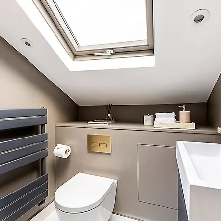 Apartment Serenity - Fulham Eve, Sleeps 14